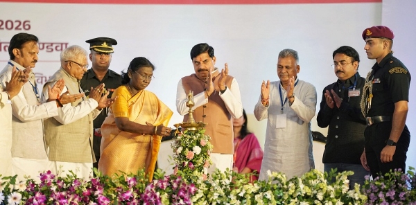 राष्ट्रपति ने ओंकारेश्वर में विश्व सिकल सेल दिवसके राज्य स्तरीय समारोह के शुभारंभ अवसर पर दीप प्रज्ज्वलित किया राष्ट्रपति ने ओंकारेश्वर में विश्व सिकल सेल दिवसके राज्य स्तरीय समारोह के शुभारंभ अवसर पर दीप प्रज्ज्वलित किया
