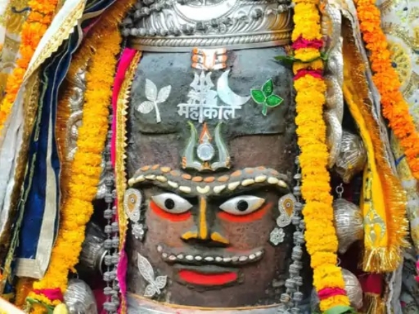 दिव्य श्रृंगार से सजे बाबा महाकाल दिव्य श्रृंगार से सजे बाबा महाकाल