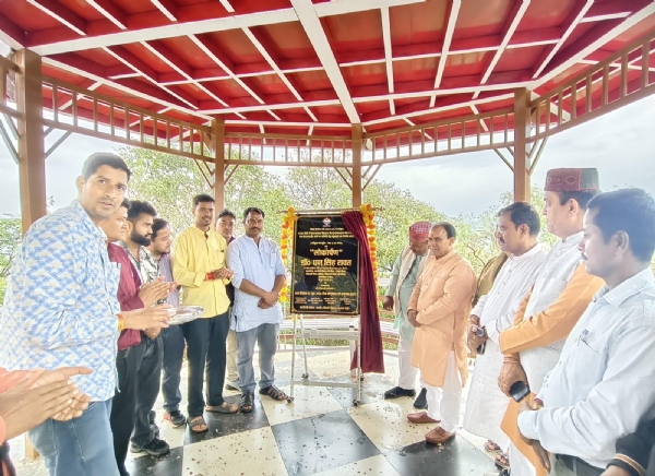 विकासखंड खिर्सू क्षेत्र मैं विभिन्न विकास योजना का लोकार्पण करते कैबिनेट मंत्री डॉ धन सिंह रावत