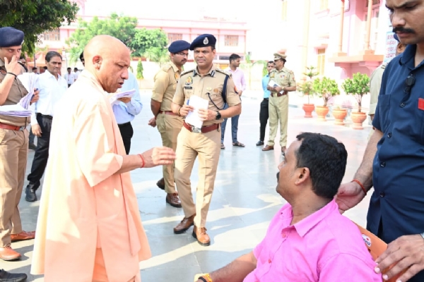 अधिकारियों को सीएम ने दिए निर्देश, जन समस्याओं पर दिखाएं त्वरित संवेदनशीलता*