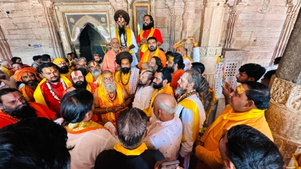 Bhojshala mein Sant Samaj