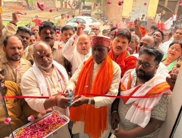जिला कैम्प कार्यालय का उद्घाटन करते जिला अध्यक्ष और राज्य मंत्री