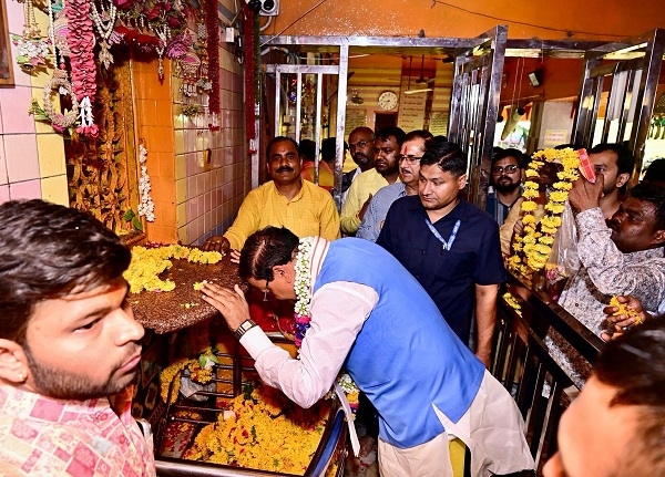 डिप्टी सीएम केशव मौर्य ने भी किए दर्शन