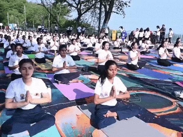 भोपाल में बड़ा तालाब से टीटी नगर तक गूंजा योग का संदेश भोपाल में बड़ा तालाब से टीटी नगर तक गूंजा योग का संदेश