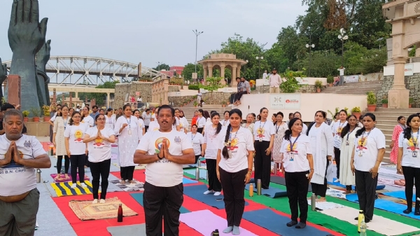 नमोघाट पर योग नमोघाट पर योग