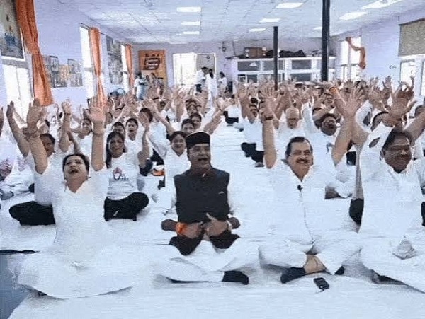 भोपाल में बड़ा तालाब से टीटी नगर तक गूंजा योग का संदेश भोपाल में बड़ा तालाब से टीटी नगर तक गूंजा योग का संदेश