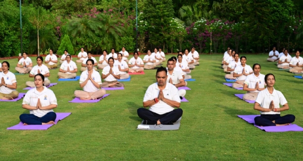 मुख्यमंत्री निवास पर योगाभ्यास मुख्यमंत्री निवास पर योगाभ्यास