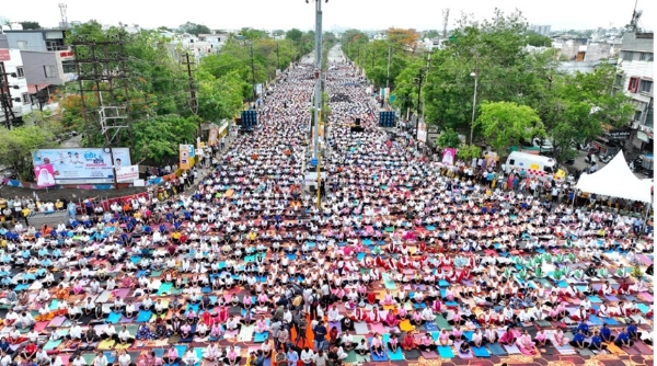 10 हजार लोगों का एक साथ भ्रामरी प्राणाया,एक अनोखा विश्व रिकार्ड 10 हजार लोगों का एक साथ भ्रामरी प्राणाया,एक अनोखा विश्व रिकार्ड