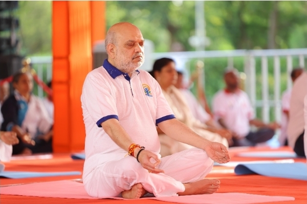 केंद्रीय गृह एवं सहकारिता मंत्री अमित शाह ने अहमदाबाद योगाभ्यास किया केंद्रीय गृह एवं सहकारिता मंत्री अमित शाह ने अहमदाबाद योगाभ्यास किया