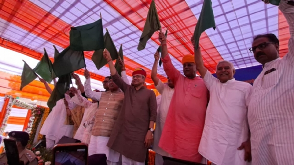 राजस्थान के सीमांत क्षेत्रों को रेल नेटवर्क से जोड़ने की योजना पर रेल मंत्रालय तेजी से कर रहा काम : रेल मंत्री अश्विनी वैष्णव राजस्थान के सीमांत क्षेत्रों को रेल नेटवर्क से जोड़ने की योजना पर रेल मंत्रालय तेजी से कर रहा काम : रेल मंत्री अश्विनी वैष्णव