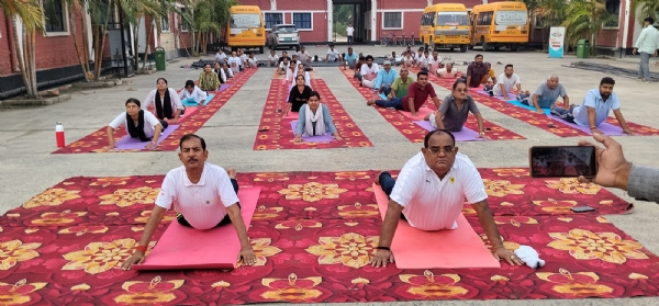 सारण में अंतर्राष्ट्रीय योग दिवस पर विभिन्न संगठनों ने किया योगाभ्यास सारण में अंतर्राष्ट्रीय योग दिवस पर विभिन्न संगठनों ने किया योगाभ्यास