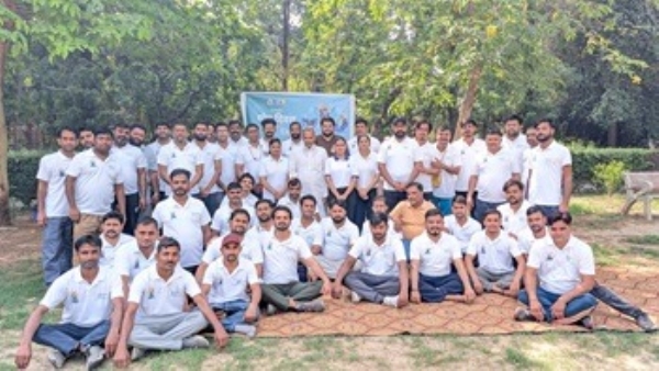 अक्षय पात्र फाउंडेशन के कर्मचारी मौजूद। अक्षय पात्र फाउंडेशन के कर्मचारी मौजूद।