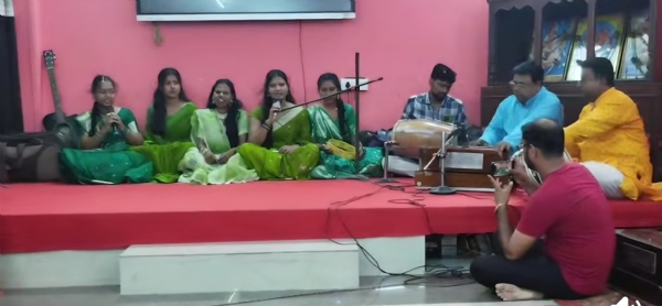 संस्कार भारती द्वारा सूर वंदन कार्यक्रम का हुआ आयोजन कला साधकों ने दी प्रस्तुति संस्कार भारती द्वारा सूर वंदन कार्यक्रम का हुआ आयोजन कला साधकों ने दी प्रस्तुति