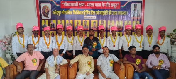 आर्मी में चयनित 12 युवाओं को सम्मानित एफसीआई ट्रेनिंग सेंटर के कोच व शिक्षक आर्मी में चयनित 12 युवाओं को सम्मानित एफसीआई ट्रेनिंग सेंटर के कोच व शिक्षक