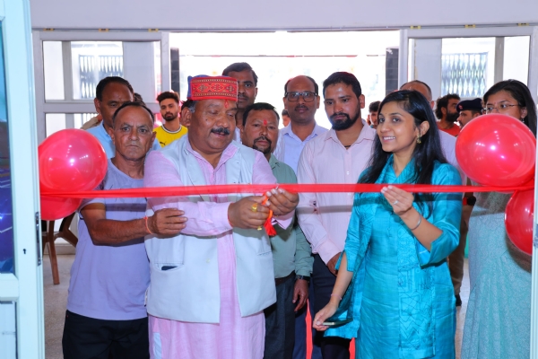 पौड़ी में कंडोलिया इंदौर स्टेडियम का शुभारंभ करते विधायक राजकुमार पोरी व अन्य