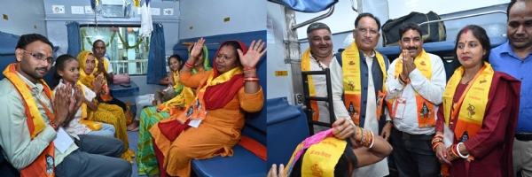 मुख्यमंत्री साय श्रद्धालुओं से मुलाकात कर उनकी मंगलमय यात्रा की कामना करते हुए मुख्यमंत्री साय श्रद्धालुओं से मुलाकात कर उनकी मंगलमय यात्रा की कामना करते हुए