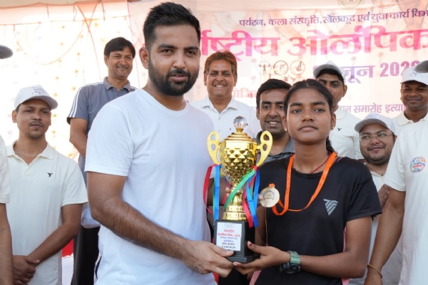 सम्मानित करते उपयुक्त सम्मानित करते उपयुक्त