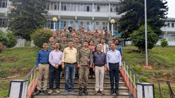 प्रशिक्षण कार्यक्रम में हिस्सा लेने आए रक्षा कर्मी।