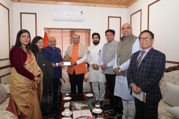 दिल्ली विधानसभा के अध्यक्ष विजेंद्र गुप्ता ने लद्दाख के उपराज्यपाल विनय कुमार सक्सेना से शिष्टाचार मुलाकात करते हुए