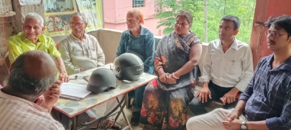 बैठक में शामिल लोग