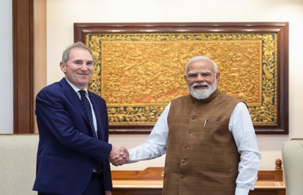 प्रधानमंत्री नरेन्द्र मोदी से मुलाकात करते अमेजन के सीईओ एंडी जेसी