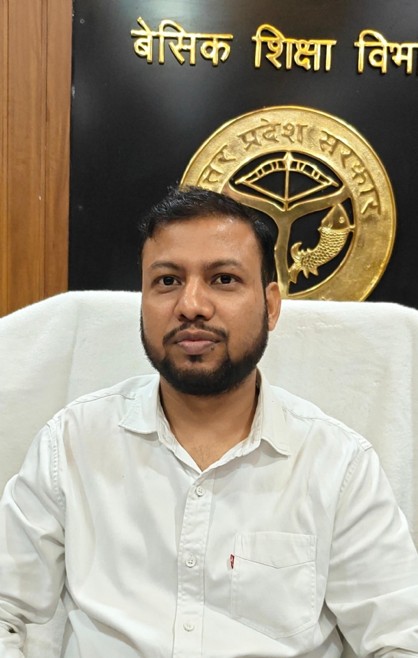 मुरादाबाद के जिला बेसिक शिक्षा अधिकारी अमित सिंह