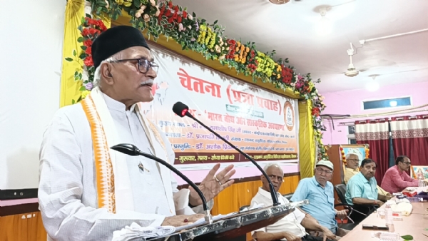 संबोधित करते  प्रज्ञा प्रवाह की राष्ट्रीय कार्यकारिणी समिति के सदस्य एवं प्रचारक रामाशीष सिंह
