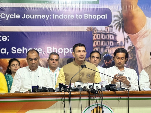 प्रदेश कांग्रेस कार्यालय में आयोजित संयुक्त पत्रकार वार्ता में  जीतू पटवारी,  जयवर्धन सिंह और प्रियव्रत सिंह