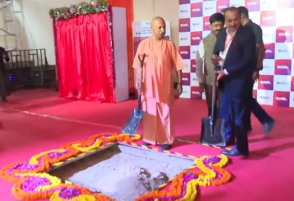 कार्यक्रम का शुभारंभ करते मुख्यमंत्री योगी आदित्यनाथ