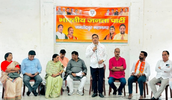भाजपा कार्यकर्ताओं को संबोधित करते प्रदेश उपाध्यक्ष एवं पूर्व विधायक भानु प्रताप शाही भाजपा कार्यकर्ताओं को संबोधित करते प्रदेश उपाध्यक्ष एवं पूर्व विधायक भानु प्रताप शाही