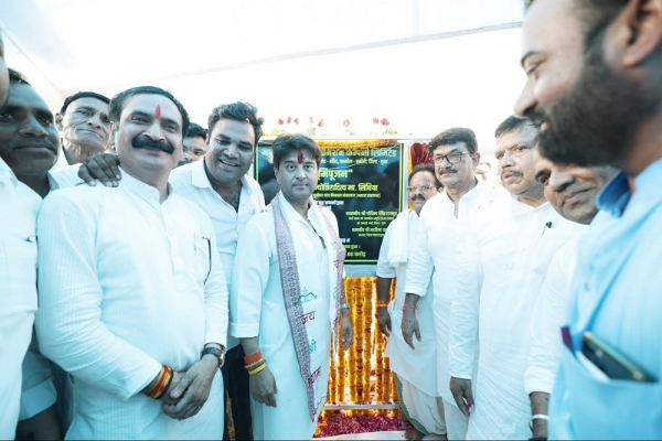 गुना जिले में विद्युत उपकेन्द्र का भूमिपूजन अवसर पर केन्द्रीय मंत्री सिंधिया गुना जिले में विद्युत उपकेन्द्र का भूमिपूजन अवसर पर केन्द्रीय मंत्री सिंधिया