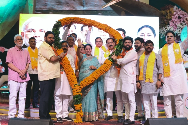 दिल्ली की मुख्यमंत्री रेखा गुप्ता रविवार को