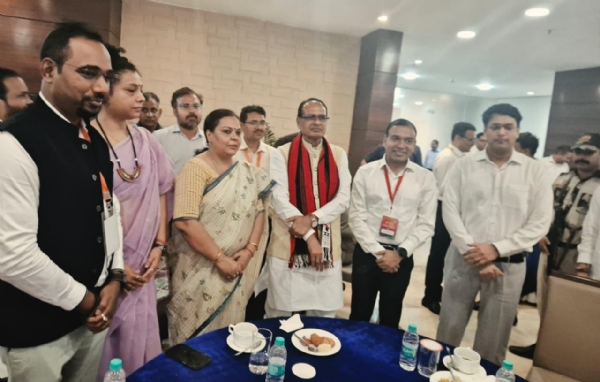 सम्मेलन में शामिल मंत्री दीपिका पांडेय सहित अन्य सम्मेलन में शामिल मंत्री दीपिका पांडेय सहित अन्य