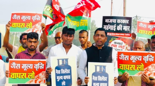 फोटो प्रदशन करते