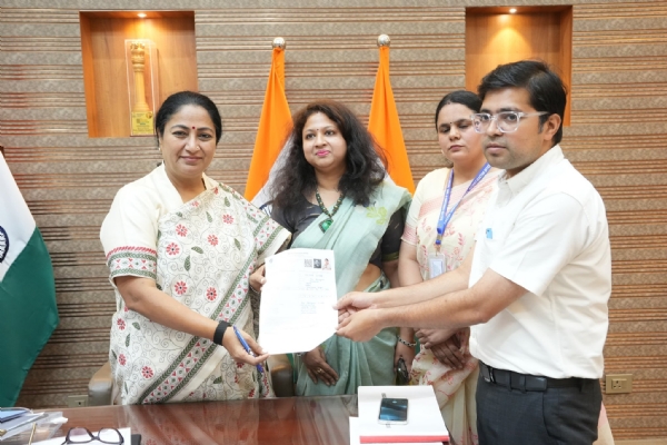 मुख्यमंत्री रेखा गुप्ता मंगलवार को एसआईएस अभियान के अंतर्गत अपना एवं अपने परिवार का गणना प्रपत्र भरकर जमा सौंपते हुए मुख्यमंत्री रेखा गुप्ता मंगलवार को एसआईएस अभियान के अंतर्गत अपना एवं अपने परिवार का गणना प्रपत्र भरकर जमा सौंपते हुए