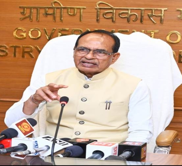 पत्रकार वार्ता को संबोधित करते हुए केन्द्रीय मंत्री शिवराज सिंह चौहान पत्रकार वार्ता को संबोधित करते हुए केन्द्रीय मंत्री शिवराज सिंह चौहान
