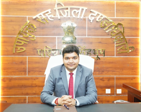 उपायुक्त मनीष कुमार