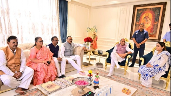 अपर्णा यादव के आवास पर राजनाथ सिंह