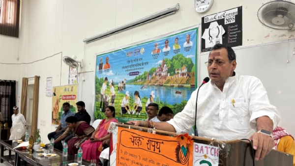 कार्यक्रम को सम्बोधित करते नगर विधायक रत्नाकर मिश्र।