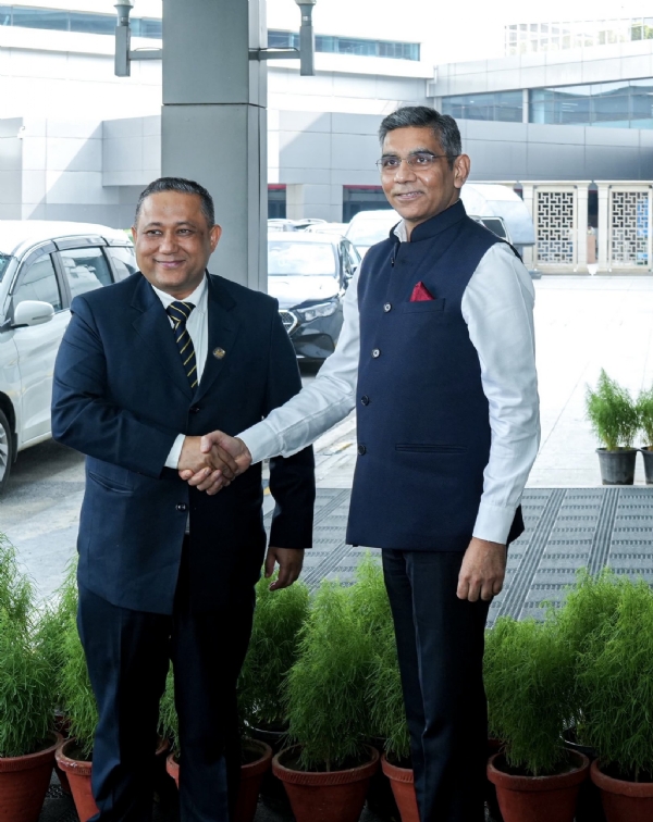 दिल्ली पहुंचे नेपाल के विदेश मंत्री