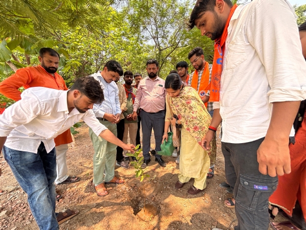विश्व पर्यावरण दिवस पर अभाविप का वृहद वृक्षारोपण एवं जनजागरूकता अभियान संपन्न, 500 फलदार पौधे लगाए गए