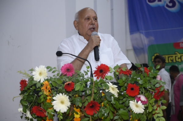 प्रयागराज में संयुक्त मंडलीय खरीफ उत्पादकता गोष्ठी को संबोधित करते हुए मंत्री सूर्य प्रताप शाही