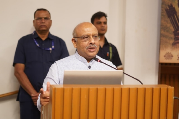 दिल्ली विधानसभा अध्यक्ष विजेंद्र गुप्ता शनिवार को इंडिया इंटरनेशनल सेंटर में भगवान बिरसा मुंडा पर आयोजित संगोष्ठी को संबोधित करते हुए दिल्ली विधानसभा अध्यक्ष विजेंद्र गुप्ता शनिवार को इंडिया इंटरनेशनल सेंटर में भगवान बिरसा मुंडा पर आयोजित संगोष्ठी को संबोधित करते हुए