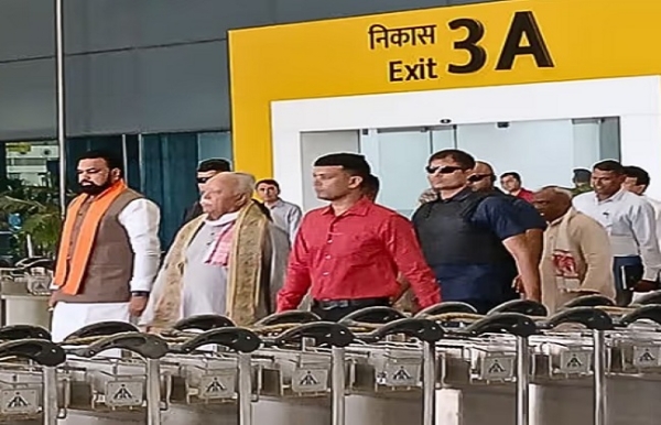 आरएसएस के सर संघचालक डॉ मोहन भागवत और मुख्यमंत्री सम्राट चौधरी पटना एयरपोर्ट पर एक साथ