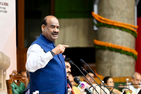 लाेकसभा स्पीकर ओम बिरला चंडीगढ़ में सीपीए सम्मेलन काे संबाेधित करते हुए लाेकसभा स्पीकर ओम बिरला चंडीगढ़ में सीपीए सम्मेलन काे संबाेधित करते हुए