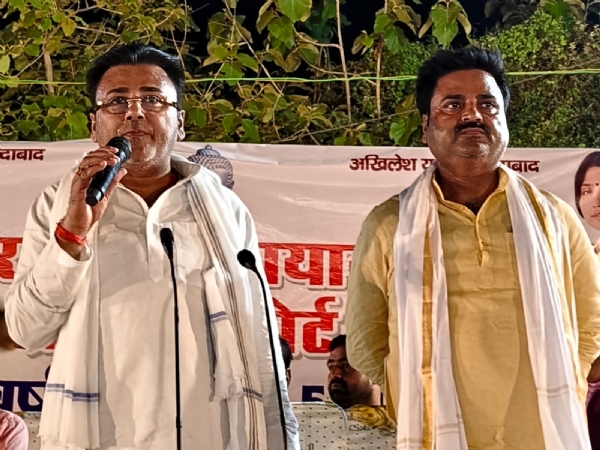 प्रेस वार्ता में अपनी बात रखते पूर्व विधायक मुकेश श्रीवास्तव प्रेस वार्ता में अपनी बात रखते पूर्व विधायक मुकेश श्रीवास्तव
