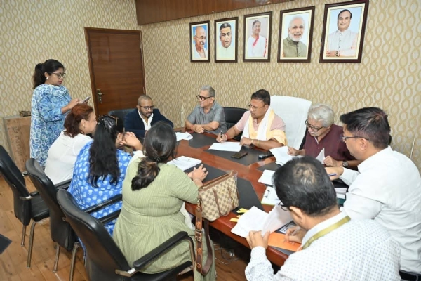 मंत्रिमंडल के तहत विभाग का दायित्व मिलते ही आहुत एक बैठक में राज्य के सांस्कृतिक आदि मामलों के मंत्री बिमल बोरा। मंत्रिमंडल के तहत विभाग का दायित्व मिलते ही आहुत एक बैठक में राज्य के सांस्कृतिक आदि मामलों के मंत्री बिमल बोरा।