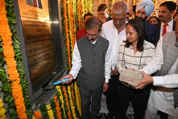 मुख्यमंत्री डक्ट प्रोजेक्ट का शिलान्यास करते हुए मुख्यमंत्री डक्ट प्रोजेक्ट का शिलान्यास करते हुए