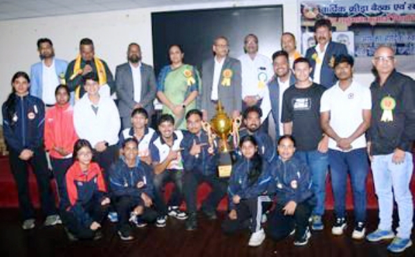 कुविवि की क्रीड़ा परिषद की बैठक के दौरान सम्मानित हुए विवि के उत्कृष्ट खिलाड़ी। कुविवि की क्रीड़ा परिषद की बैठक के दौरान सम्मानित हुए विवि के उत्कृष्ट खिलाड़ी।