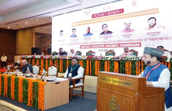 जम्मू कश्मीर विधानसभा के अध्यक्ष अब्दुल रहीम राथर सम्मेलन को संबोधित करते हुए जम्मू कश्मीर विधानसभा के अध्यक्ष अब्दुल रहीम राथर सम्मेलन को संबोधित करते हुए